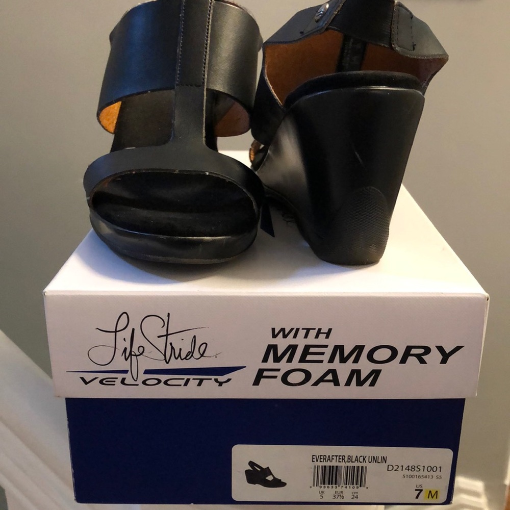 Lifestride black sandals